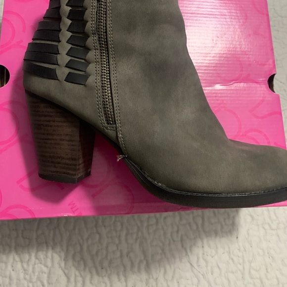 Womens Booties Size 9 - Picture 2 of 5